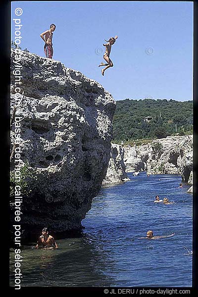 saut dans l'eau - jump in the water